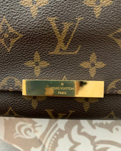 AUTHENTIC Louis Vuitton Favorite MM Monogram PREOWNED (WBA833) – Jj's  Closet, LLC